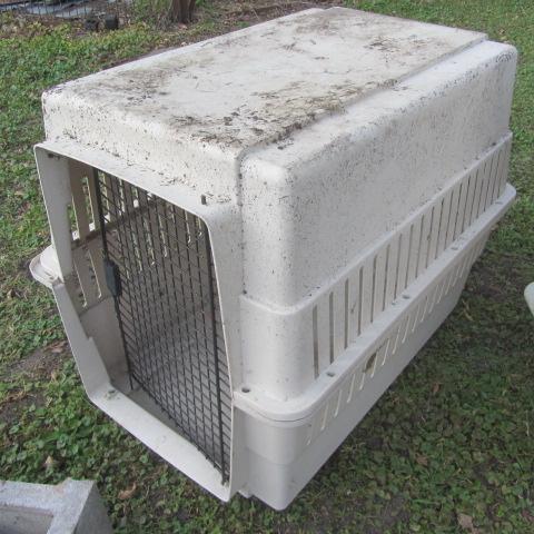 lot 138 image: Pet Crate