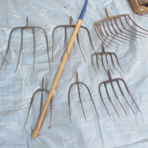 lot 143 image: Hay, Silage & Pitch Fork Heads