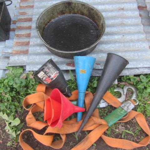 lot 149 image: Oil Pan, Funnels, Tow Rope
