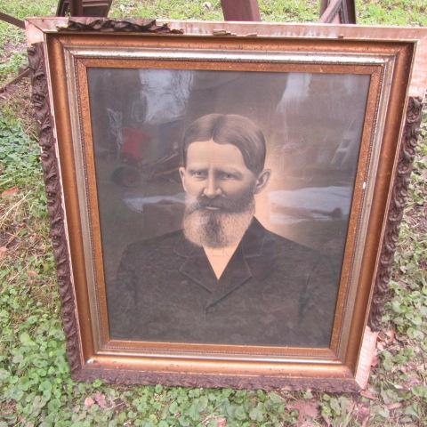 lot 176 image: Antique Frame & Portrait