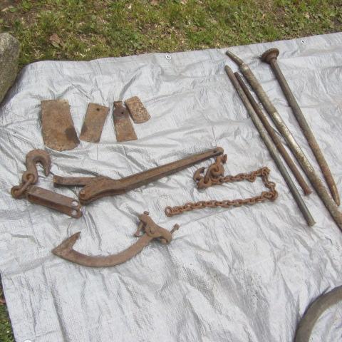 lot 190 image: Load Bind, Cant Hook, Skates