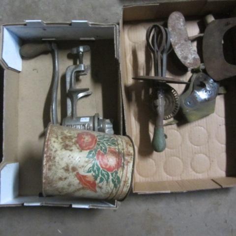 lot 223 image: Vintage Kitchen Collectibles