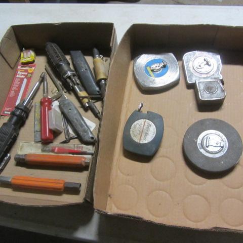 lot 225 image: Tape Measures, Drivers, Knives