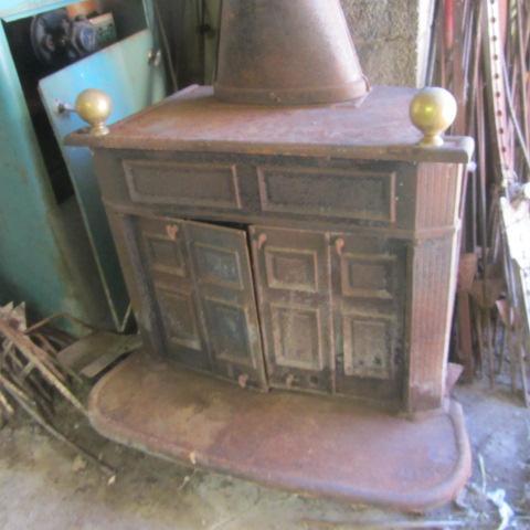 lot 23 image: Franklin Wood Heater
