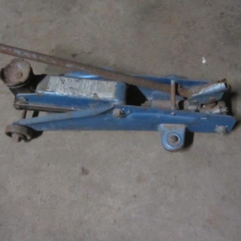 lot 274 image: Floor Jack