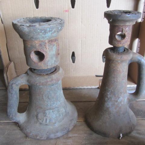 lot 28 image: House Jacks