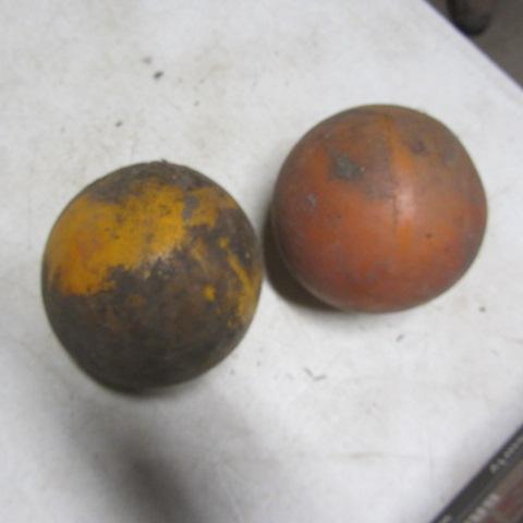 lot 280 image: Two Shot Puts