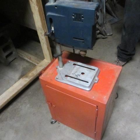 lot 289 image: Drill Press Stand & Cart