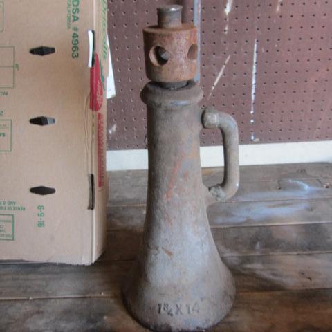 lot 29 image: House Jack