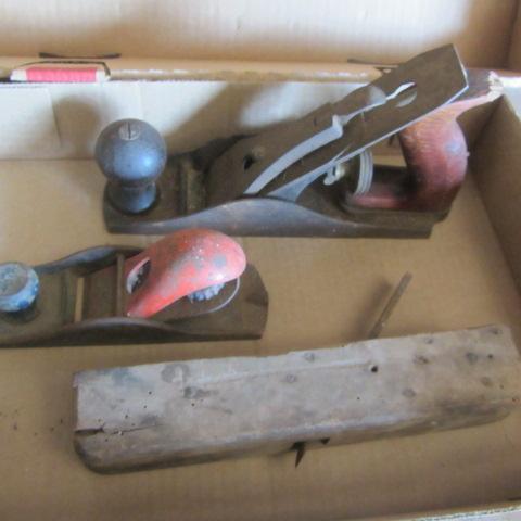 lot 31 image: Vintage Wood & Molding Planes