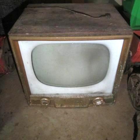lot 315 image: Vintage Sylvania Television