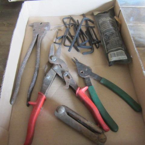 lot 36 image: Fencing Pliers, Tin Snips, Hex Key