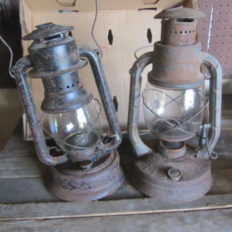 lot 54 image: Dietz & Shur-Lite Lanterns