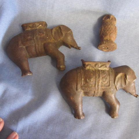 lot 61 image: Cast Owl & Elephant Bank Pieces