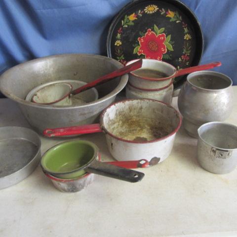 lot 70 image: Vintage Kitchenwares