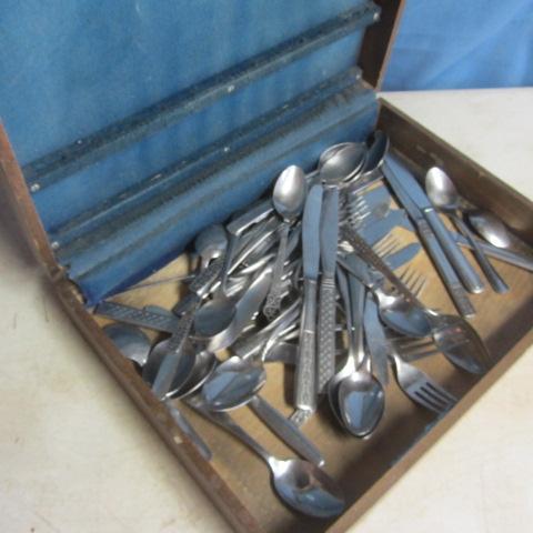lot 93 image: Stainless Flatware