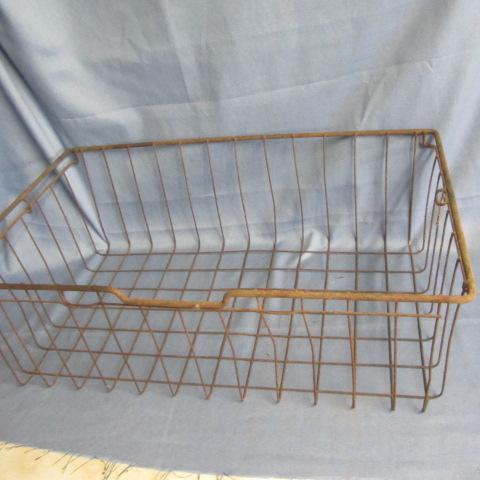 lot 98 image: Wire Basket