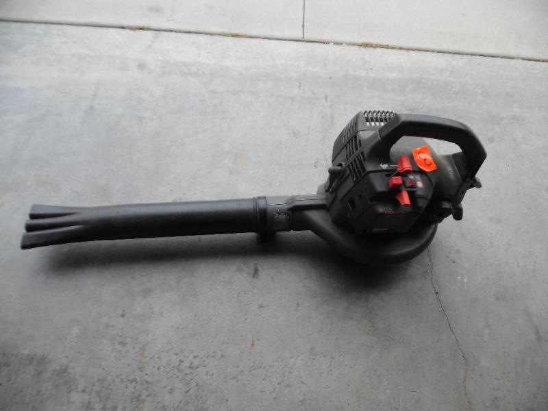Gas powered leaf blower