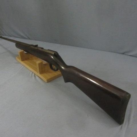 lot 110 image: Savage Model 3D Single Shot 22cal