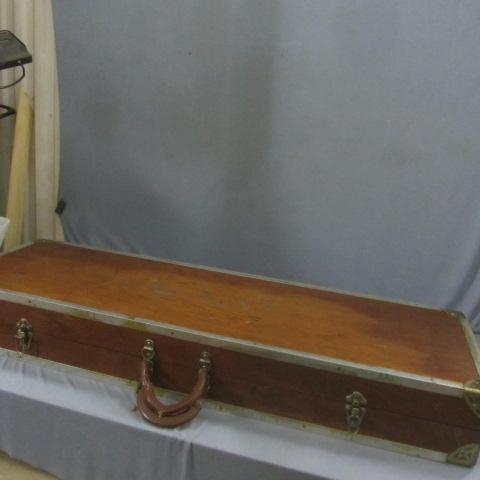 lot 124 image: Wood & Metal Double Gun Case