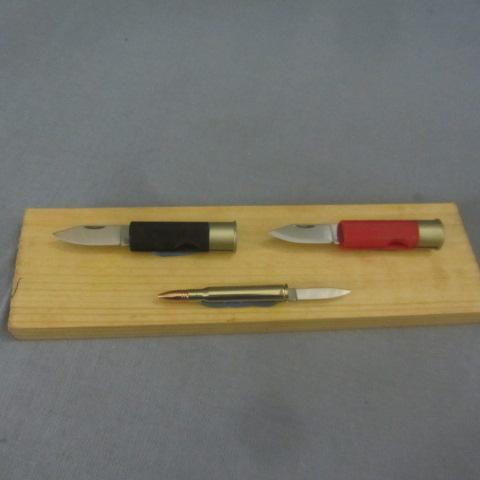 lot 145 image: Folding Knives