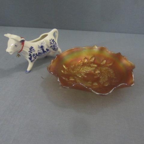 lot 181 image: Carnival Glass, Delft Cow