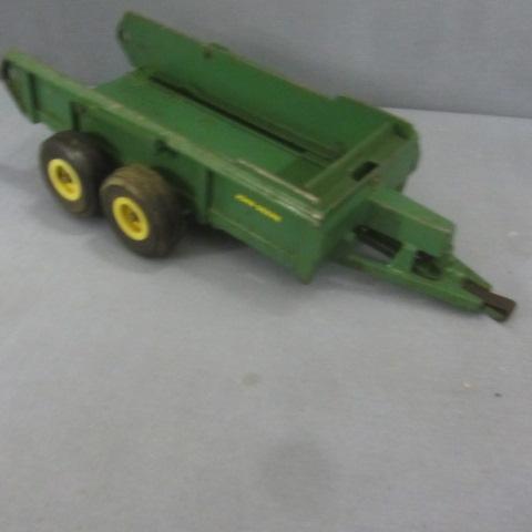 lot 196 image: JD Wagon