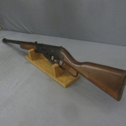 lot 207 image: Daisy 95-B BB Gun