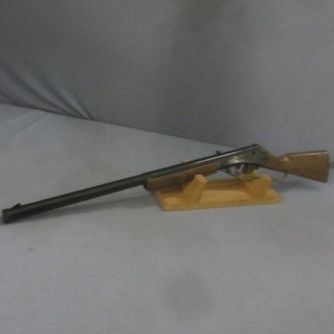 lot 210 image: Daisy Model 103 BB Gun