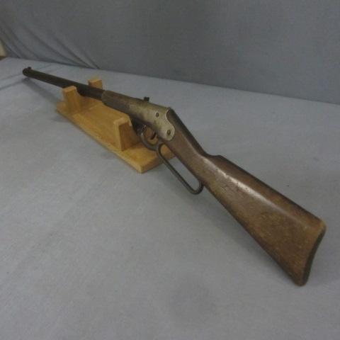 lot 211 image: Daisy Model 27 BB Gun