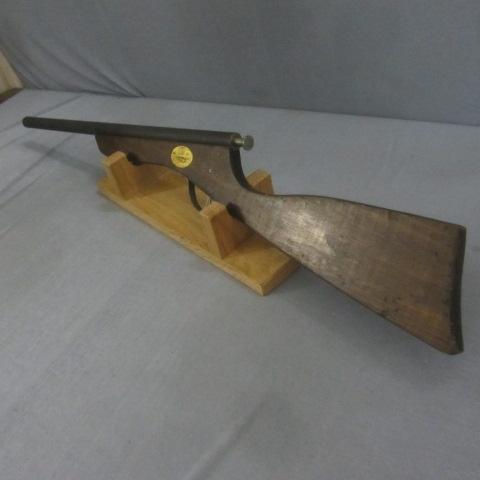lot 212 image: The Scout Cork Gun