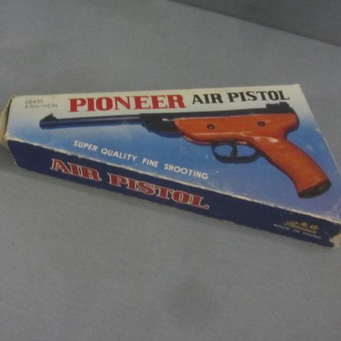 lot 221 image: Pioneer Air Soft Pistol