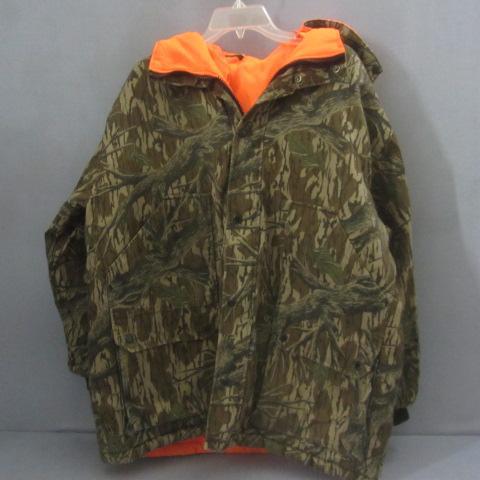 lot 252 image: Reversible Hunting Jacket