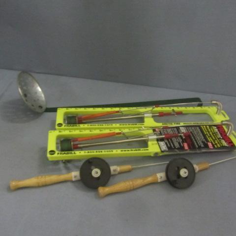 lot 273 image: Ice Fishing Rods, Tip Ups