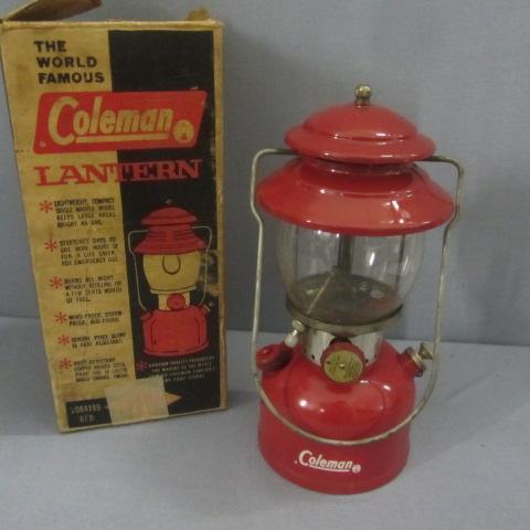 lot 274 image: Coleman Lantern
