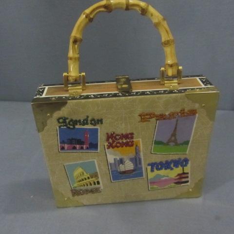 lot 325 image: Cigar Box Purse