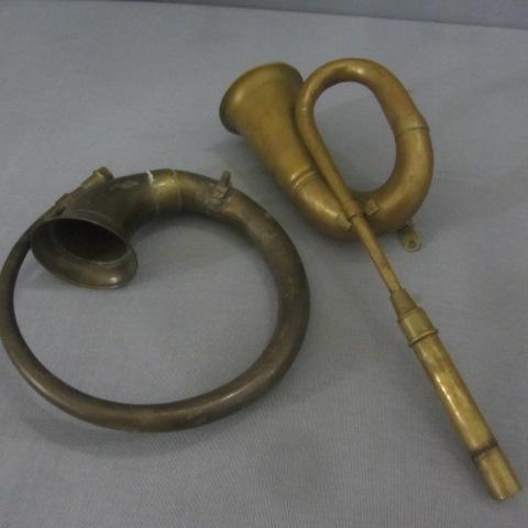 lot 371 image: Brass Car Horns