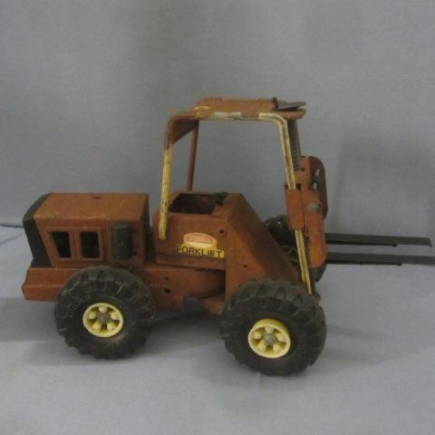 lot 383 image: Tonka Forklift