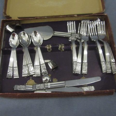 lot 386 image: Metaltone Junior Tableware
