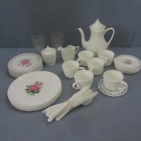 lot 387 image: Childs Tea & Dinner Set