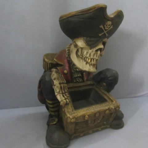 lot 391 image: Halloween Pirate