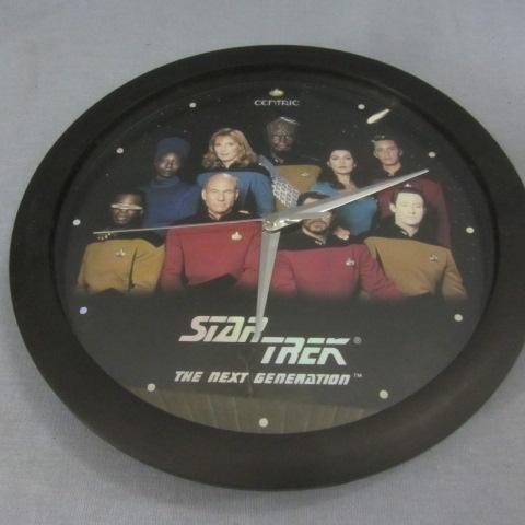 lot 418 image: Star Trek Clock