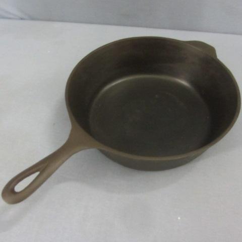 lot 50 image: Cast Iron Fry Pan