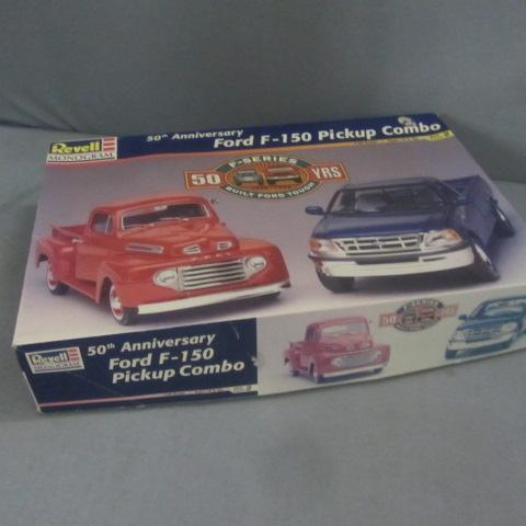 lot 97 image: Revell Anniv F-150 Model Kit