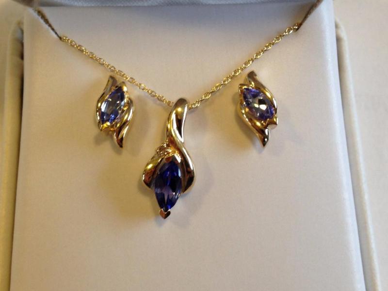 Tanzanite pendant and earring set