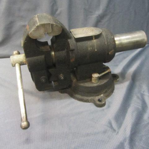 lot 13 image: Shop Vise