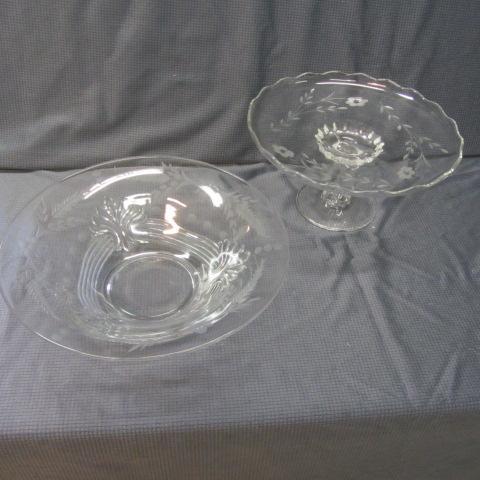 lot 22 image: Cambridge Bowls & Cake Stands
