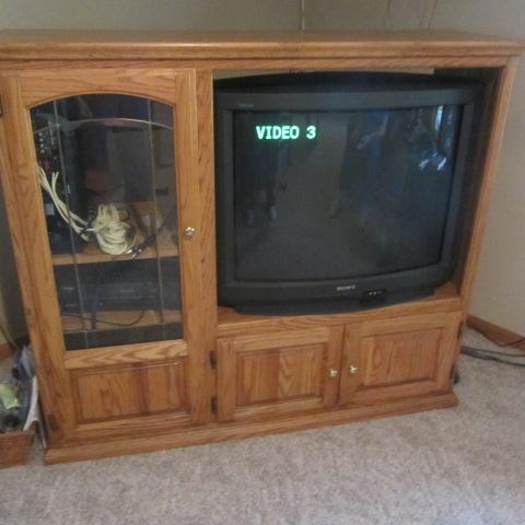 lot 3 image: Entertainment Center, TV