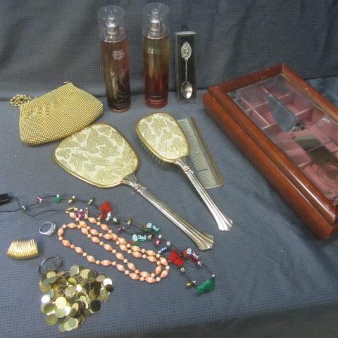 lot 44 image: Vintage Dresser Items