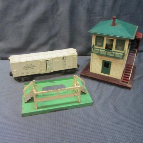 lot 53 image: Lionel Toy Train Cars & Accessories